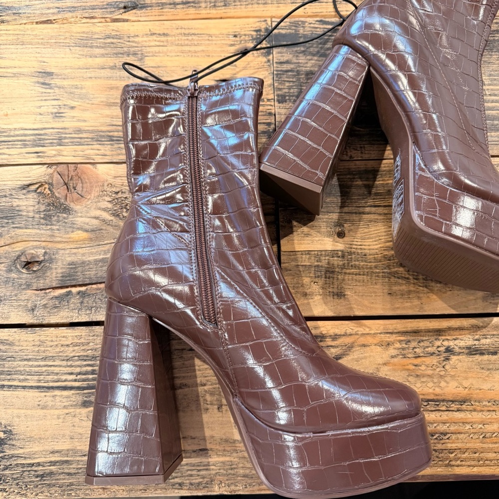Forever 21 Brown Croc-Embossed Platform Heel Ankle Boots - Picture 2 of 6